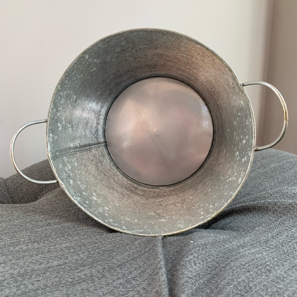 Beautiful set of 2 farmhouse shabby chic planters - Picture 5 of 7